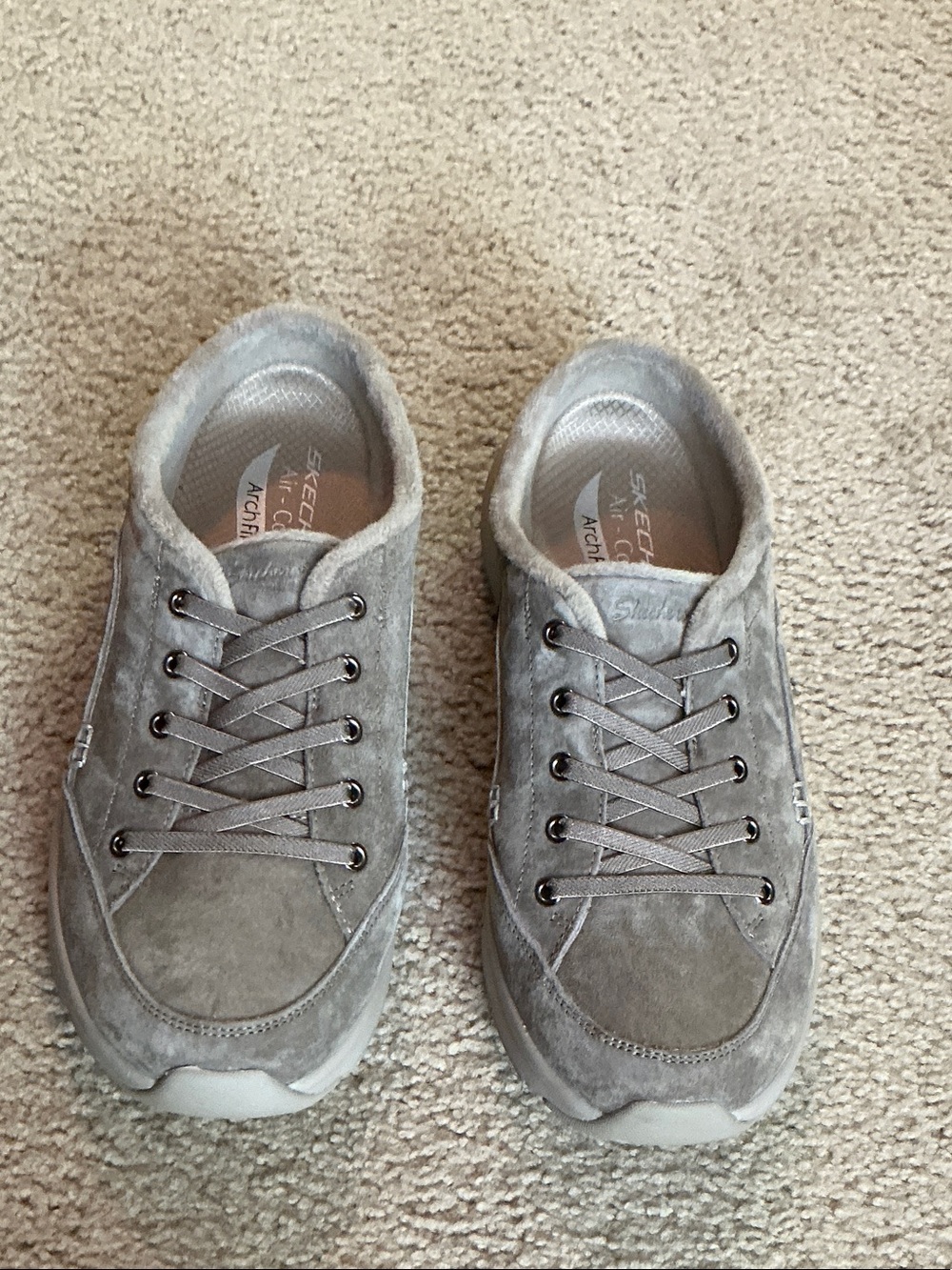 Skechers Light Gray Suede Lace-Up  look Sneakers